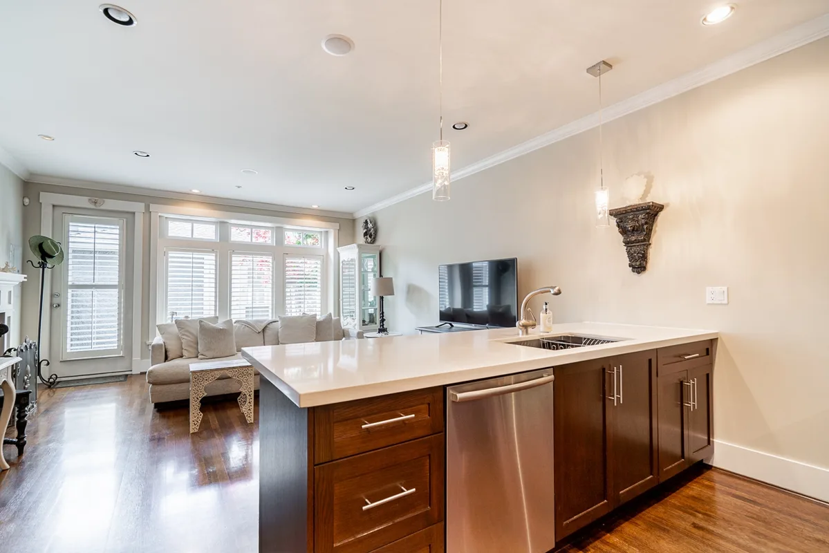 2590 W 7th Ave, Vancouver, BC