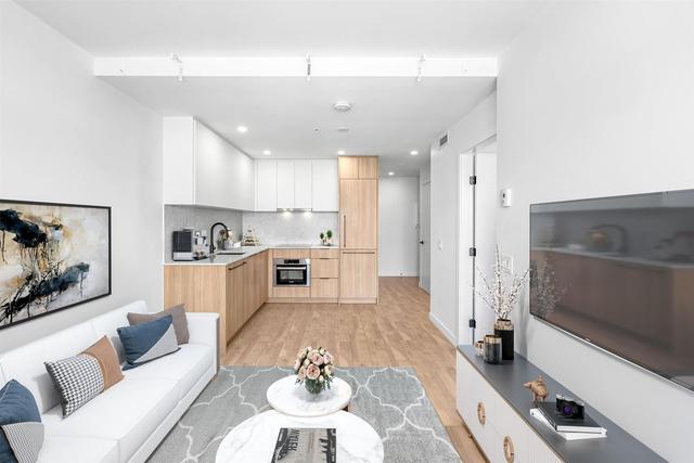 13685 102 Ave, Surrey, BC