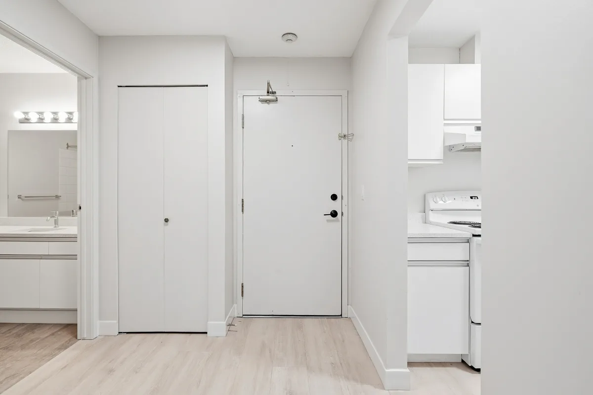404 - 1660 56 St
