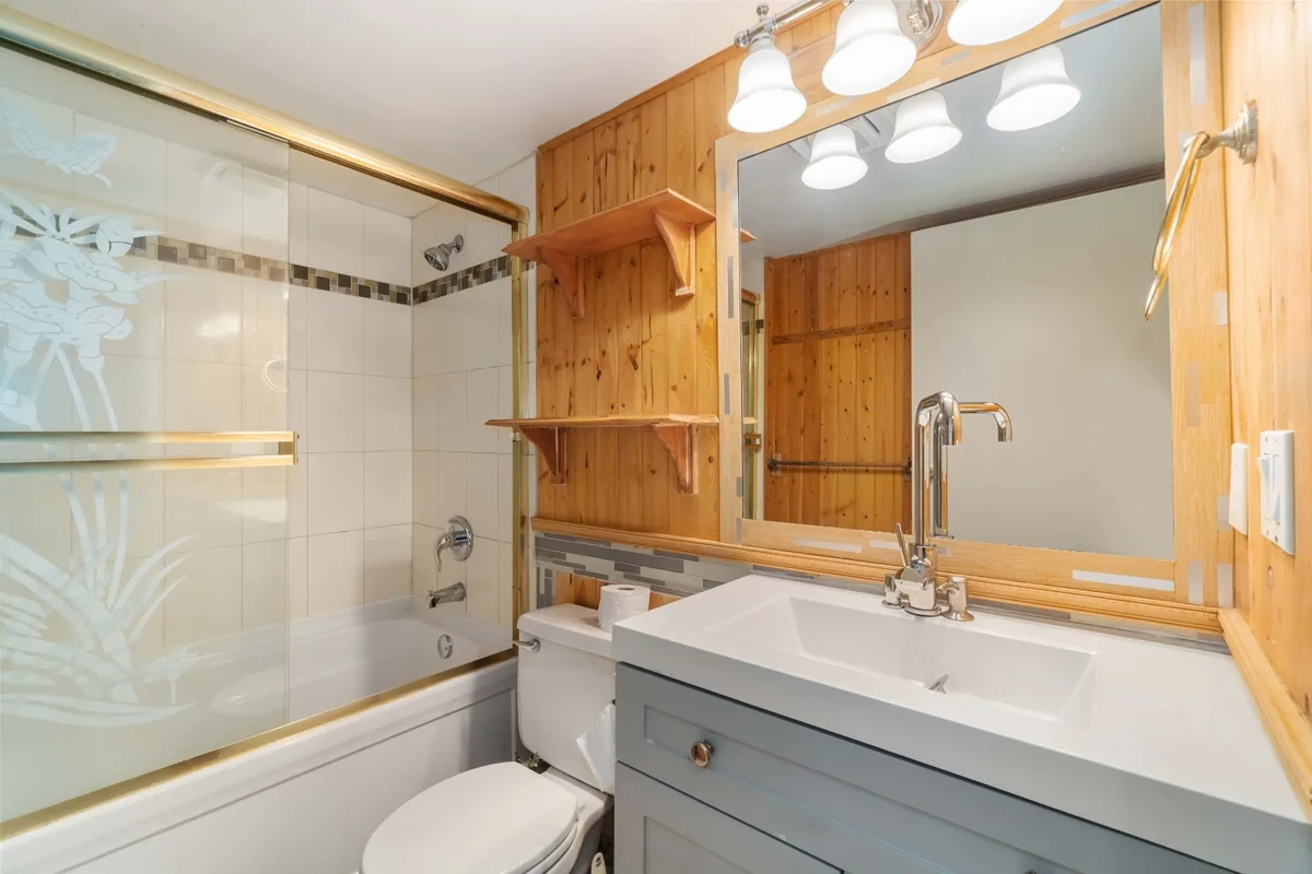 555 North Road, Coquitlam, BC