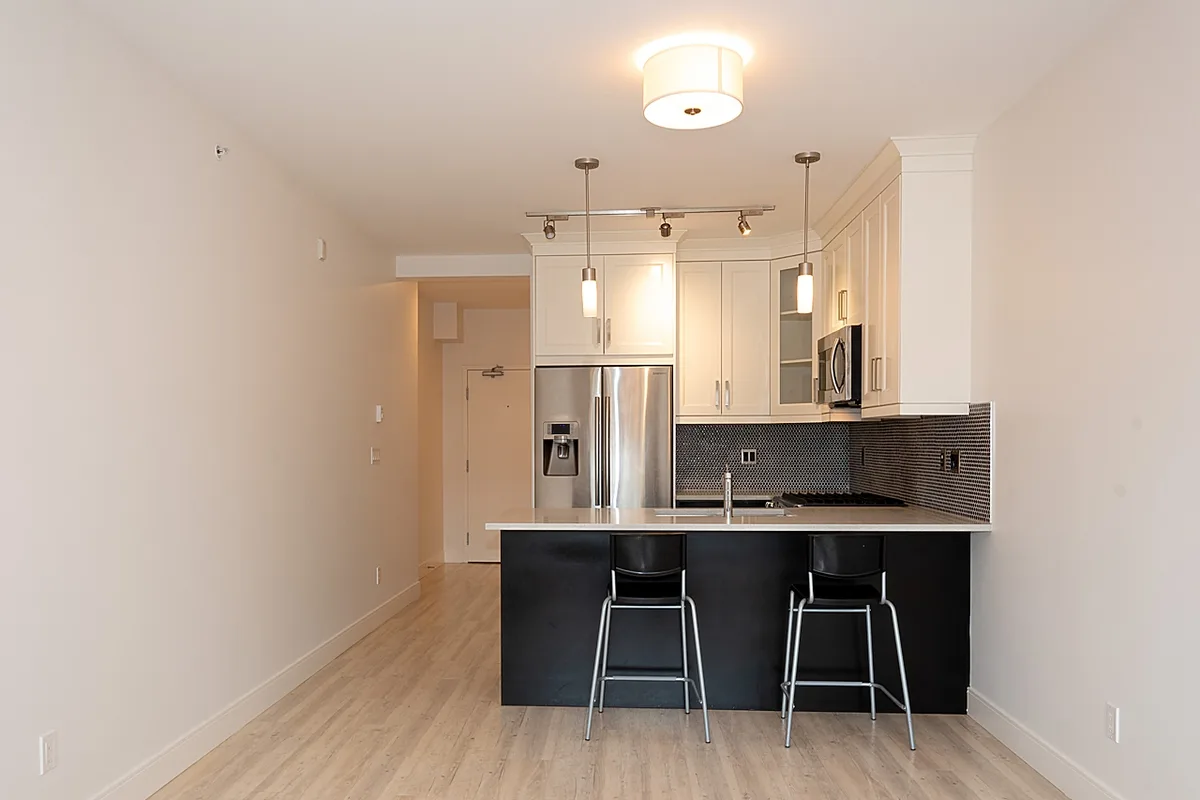 203 - 4548 Hastings St