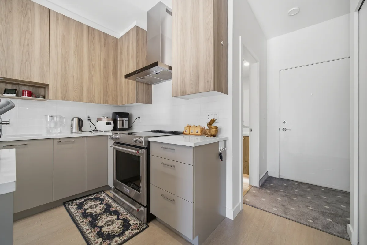 7588 16th St, Burnaby, BC