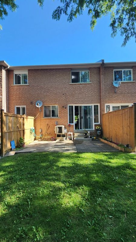 1 Rexwood Rd, Mississauga, ON