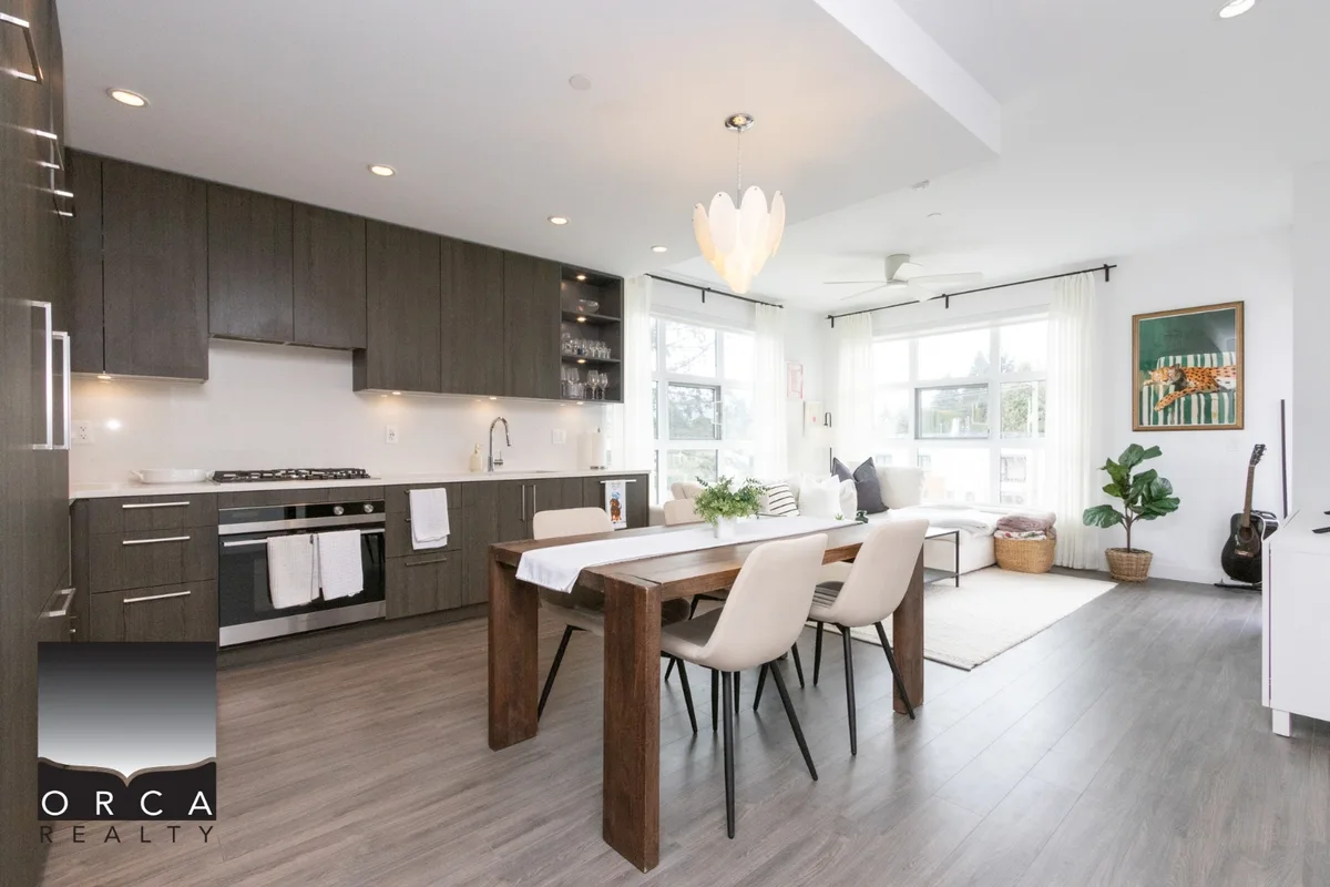 404 - 733 3rd St E