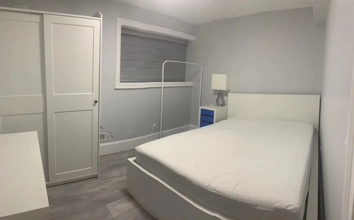 94(UPPER LEVEL) - 82 HENDERSON DRIVE