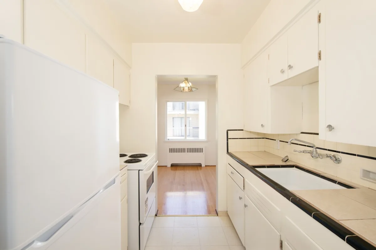 4 - 1339 W 71st Ave