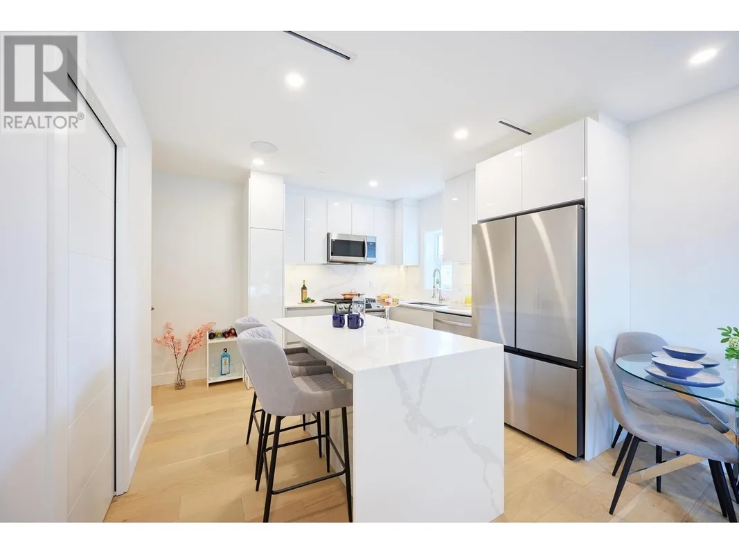 812 E 51st Ave, Vancouver, BC