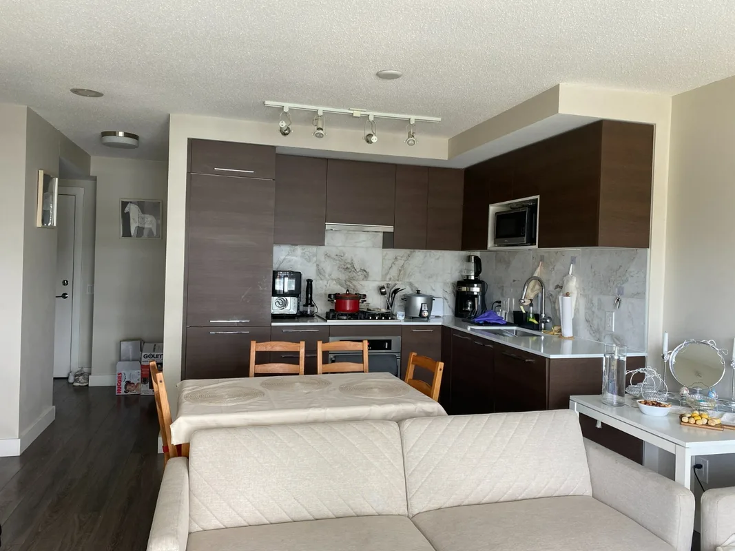 602 Como Lake Ave, Coquitlam, BC