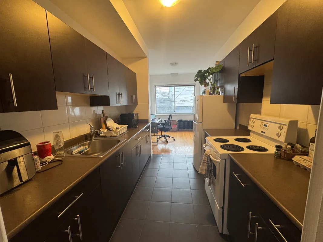 12 - 1530 W 13th Ave