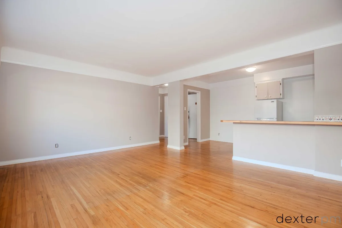 404 - 1255 Broughton St