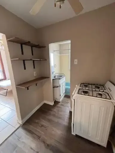 104 Vidal St S - Bachelor