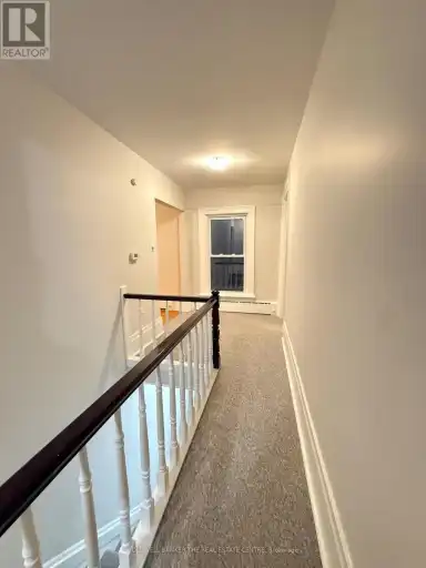 UPPER - 59B WELLINGTON STREET E
