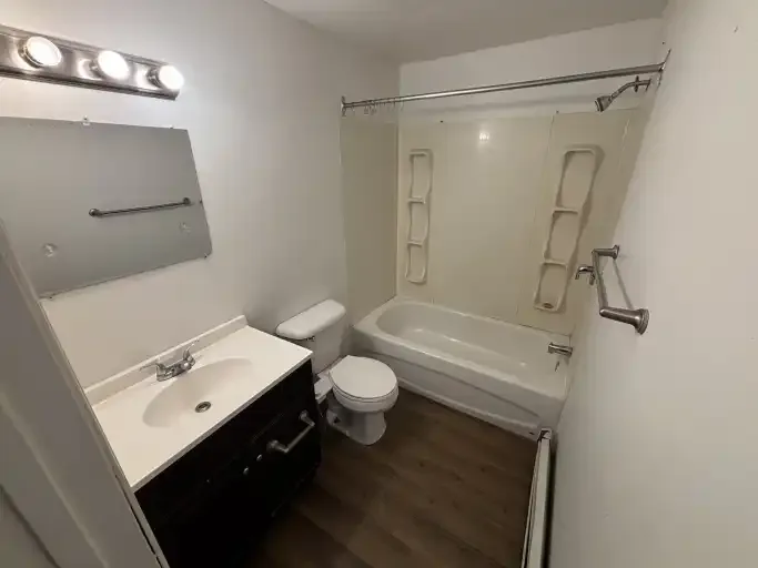 136 Victoria St #6
