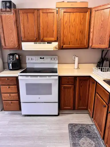 32 - 31 PARKVIEW DRIVE