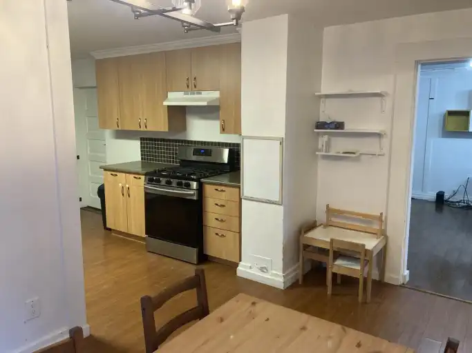 [ID#422] Spacious 2-Bedroom Garden Suite in Character Home