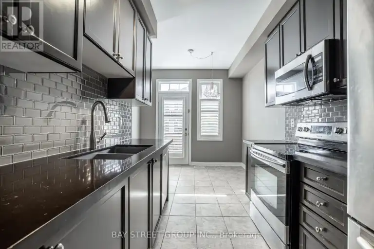 4 COURTLAND CRESCENT