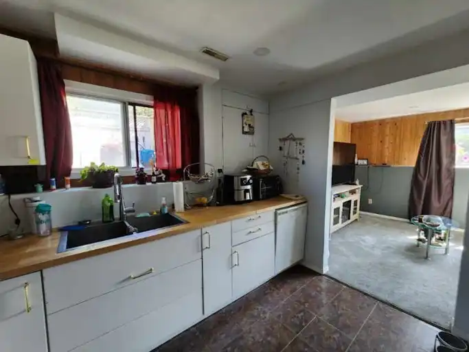 WONDERFUL Tenants wanted for this Bright 2bd/1bth unit