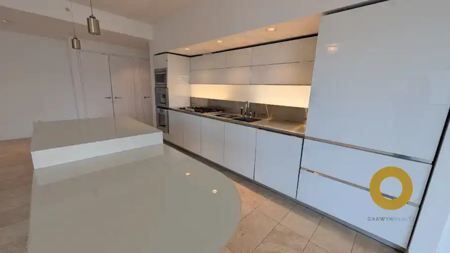 Spacious 2 Bed 2 Bath + Flex | Coal Harbour Downtown Vancouver