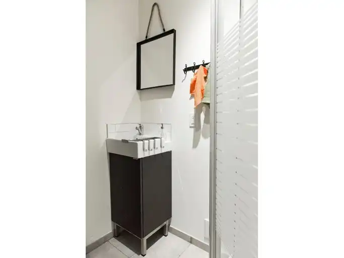 (DPMonline.ca) Trendy Rooms For Rent At Strathcona's Hip-O Building!