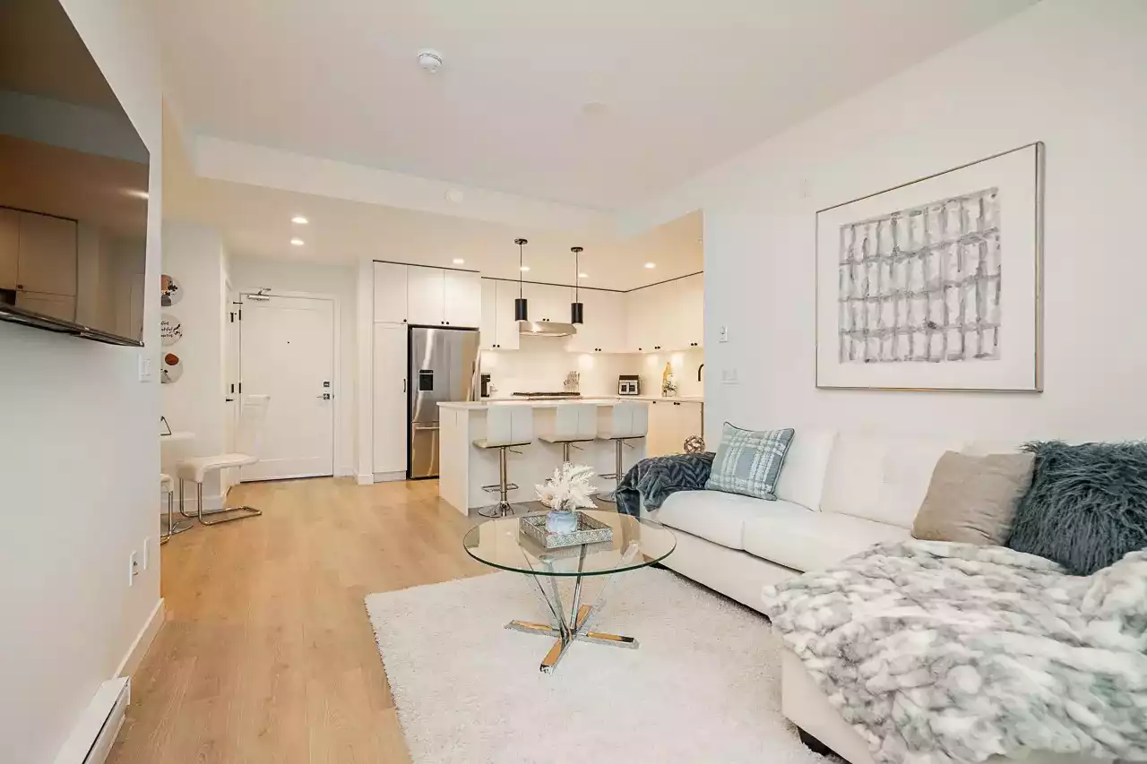 South Surrey Furnished Condo for Rent - Modern 2 Bed, 2 Bath with South-Facing Balcony, and City Views in Brand New Building