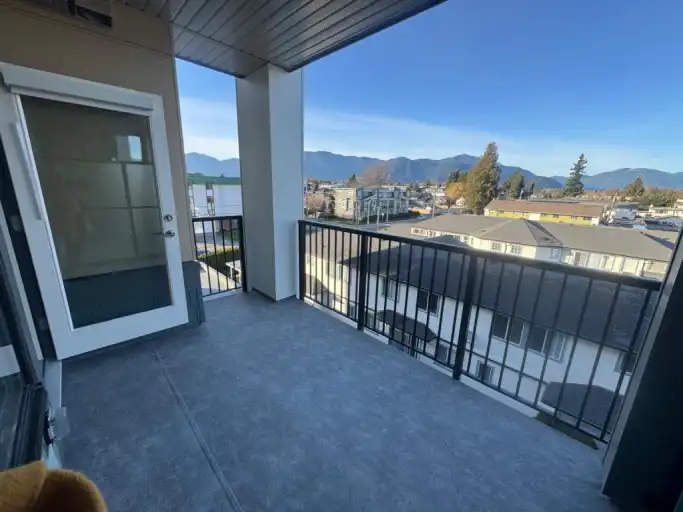$750 Signing Bonus + Move In Early for Free!! Deluxe 1-Bed & Den Apartment with 2 Bathrooms!