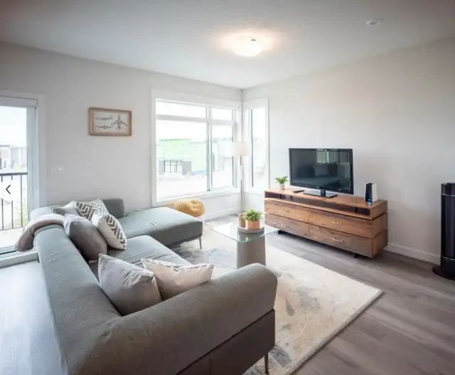 Edmonton-Corner Unit Townhouse – 3 Bed, 2.5 Bath, $1,895/month | Long Term Rentals | Edmonton | Free local classifieds - Kijiji