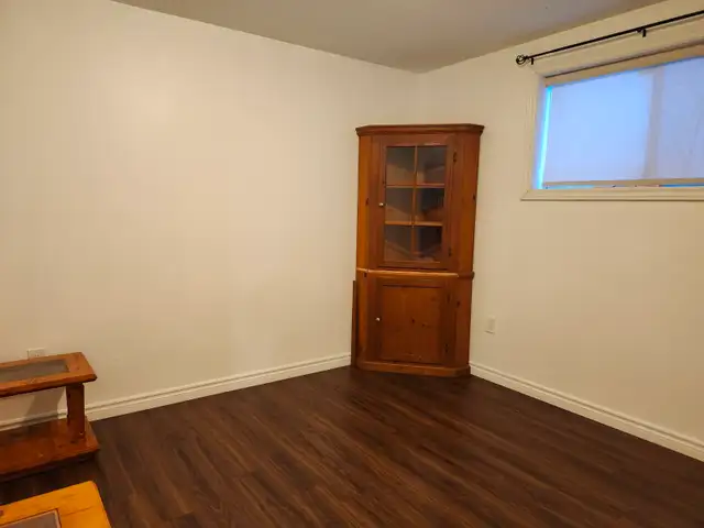 Spacious 2 bedroom high bsmnt aprtm, separate entrance | Long Term Rentals | Oakville / Halton Region | Free local classifieds - Kijiji