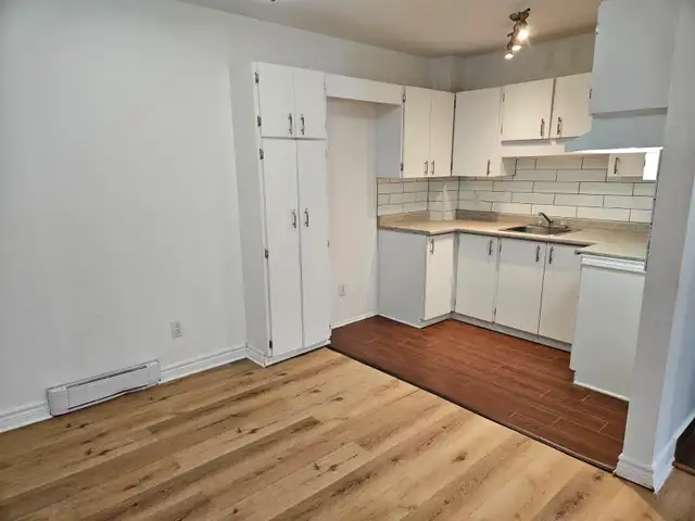 COWANSVILLE - 4 1/2 wifi, AC, eau chaude | Long Term Rentals | Granby | Free local classifieds - Kijiji