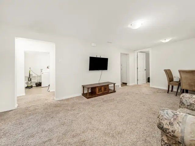 Large 2 Bed + Den, 1 Bath Legal Basement Suite - Pet Friendly! | Long Term Rentals | Lethbridge | Free local classifieds - Kijiji