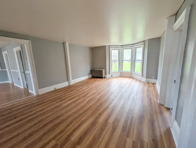 34 Forsythe St, Fort Erie - 2 Bed + Den Main Unit | Long Term Rentals | St. Catharines | Free local classifieds - Kijiji