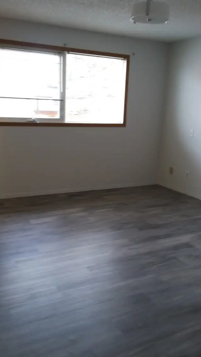 Large 3 bed / 2 bath / Utilities Included / West Side | Long Term Rentals | Lethbridge | Free local classifieds - Kijiji