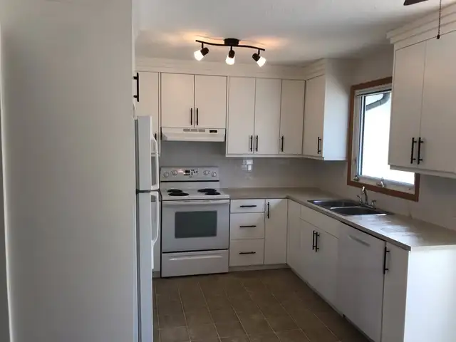 Welcome to 23 Laval Crt W | Long Term Rentals | Lethbridge | Free local classifieds - Kijiji
