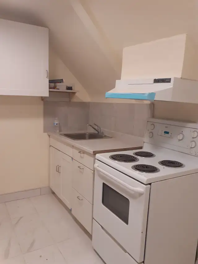 Basement 2Bedroom,House,Rent $1400,Victoria Pk Ave & Eglinton Av | Long Term Rentals | City of Toronto | Free local classifieds - Kijiji