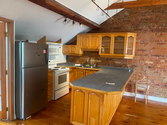 2 Beds 1 Bath Apartment with Deck! | Long Term Rentals | City of Toronto | Free local classifieds - Kijiji