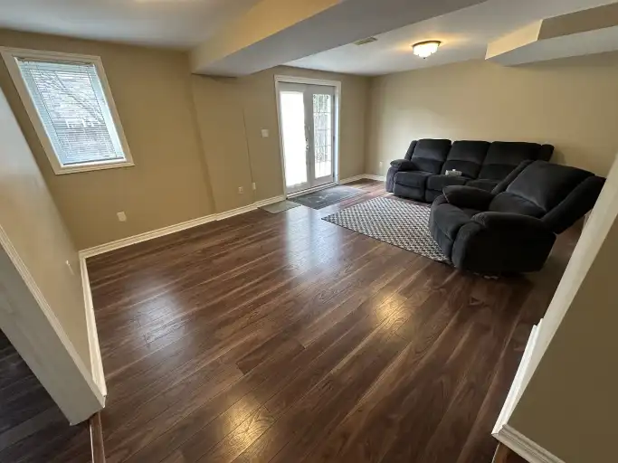 Bright Legal 1 Bedroom Walkout Basement Newmarket (Laundry & Parking Included)