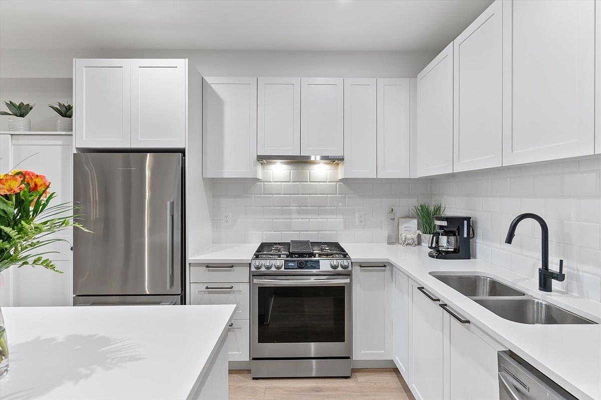 5415 Brydon Cres #309, Langley, BC V3A 4A3 | MLS #R3069590 | Zillow