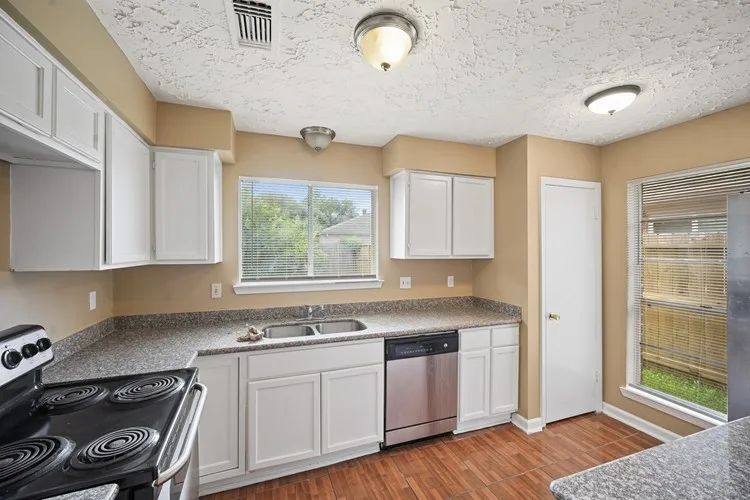 3714 Embarcadero Dr