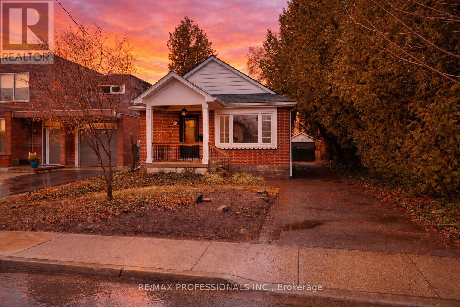 370 DELAWARE AVENUE, Burlington (Brant), Ontario L7R3B5