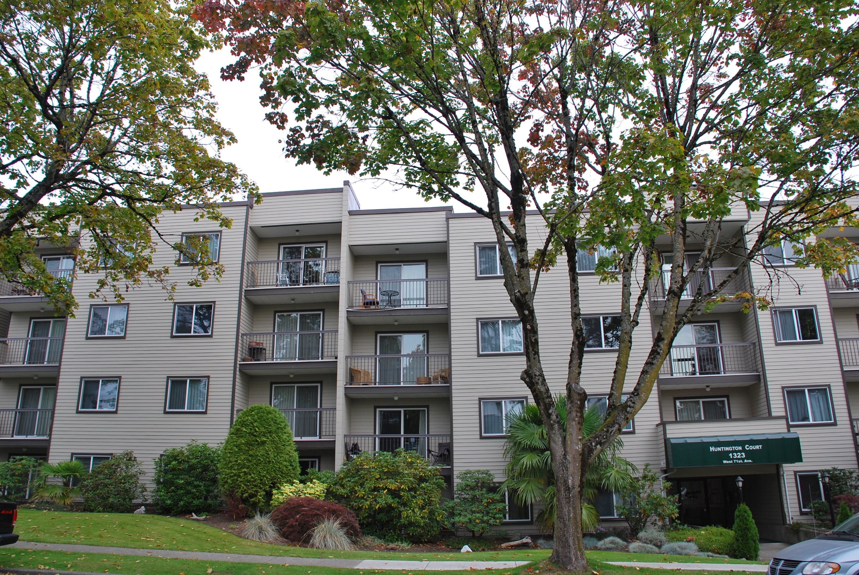 1323 West 71st Avenue, Vancouver, BC - Bachelor for rent