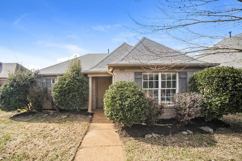 1719 Brentford Cv, Cordova, TN 38016, USA
