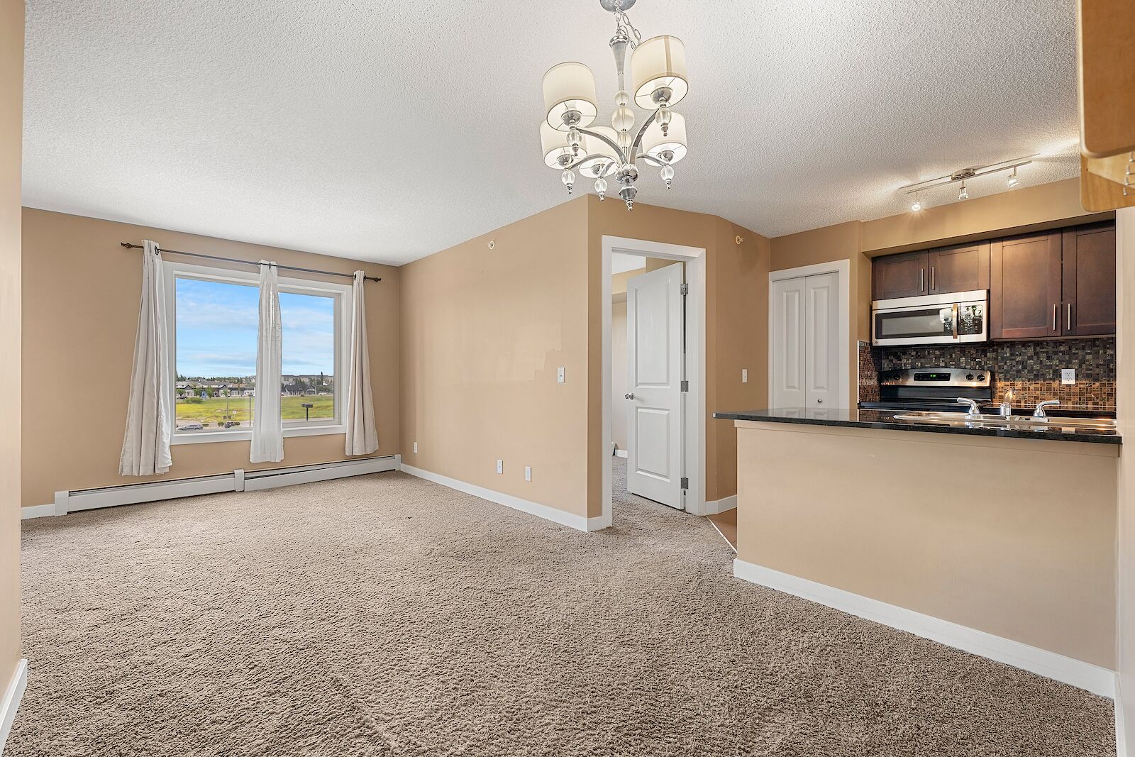 Top Floor 2 bedroom 2 bathroom Airdrie Condo
