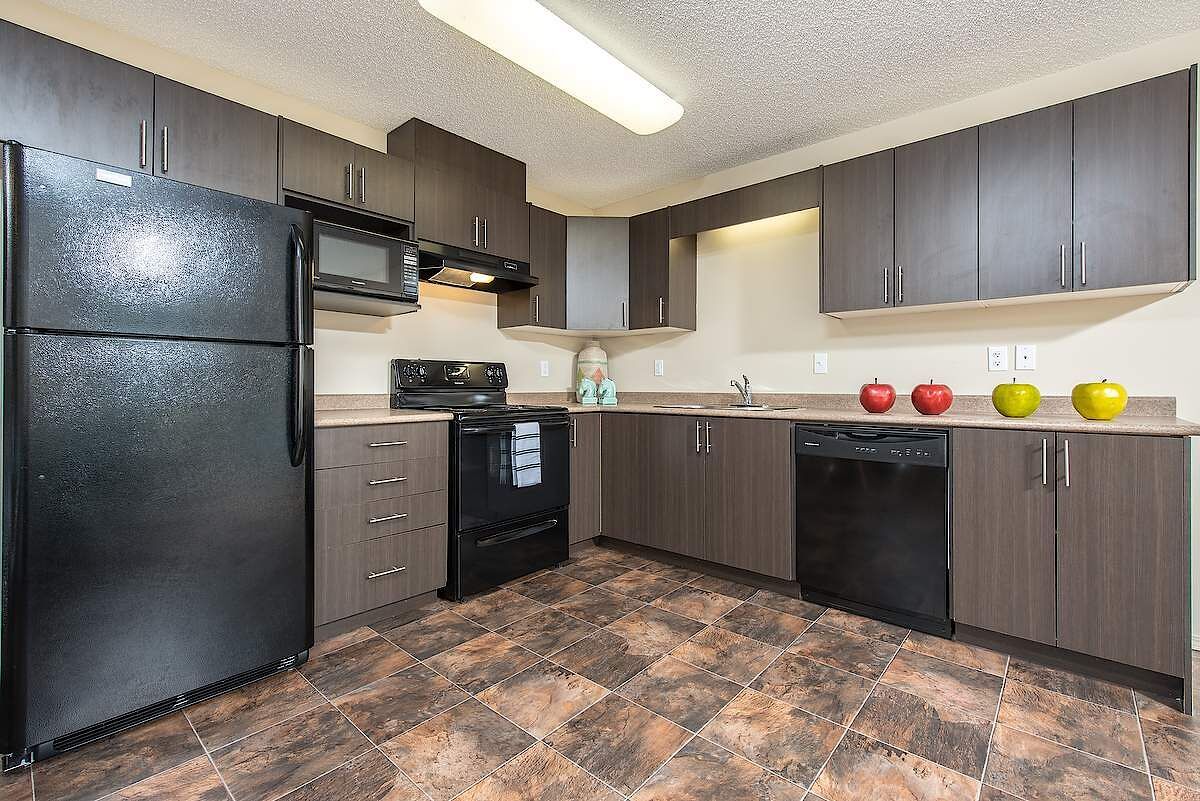 Pet Friendly Building w/ Elevator, In Suite Laundry, Dishwasher & Balcony in Terwillegar Community!