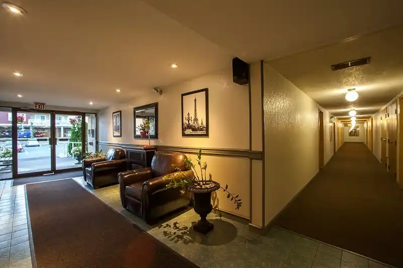 Country Club Manor