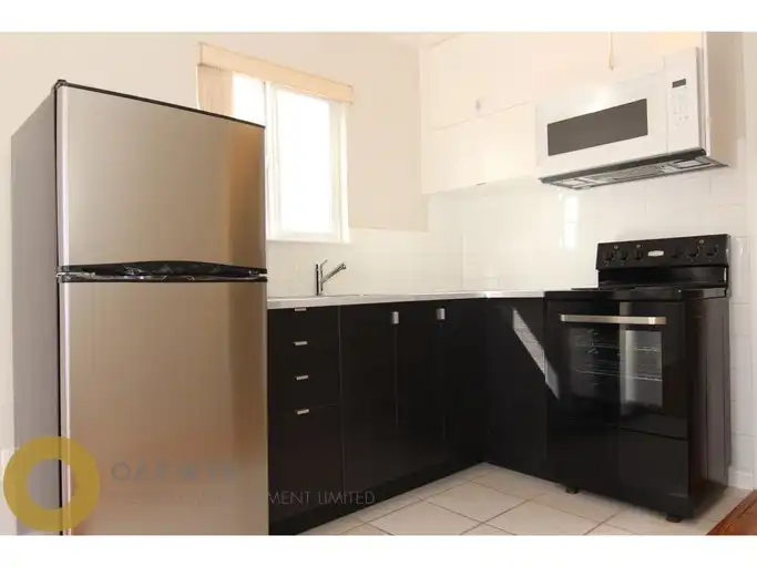 Spacious 1 Bed 1 Bath in Quiet Neighborhood in East Van