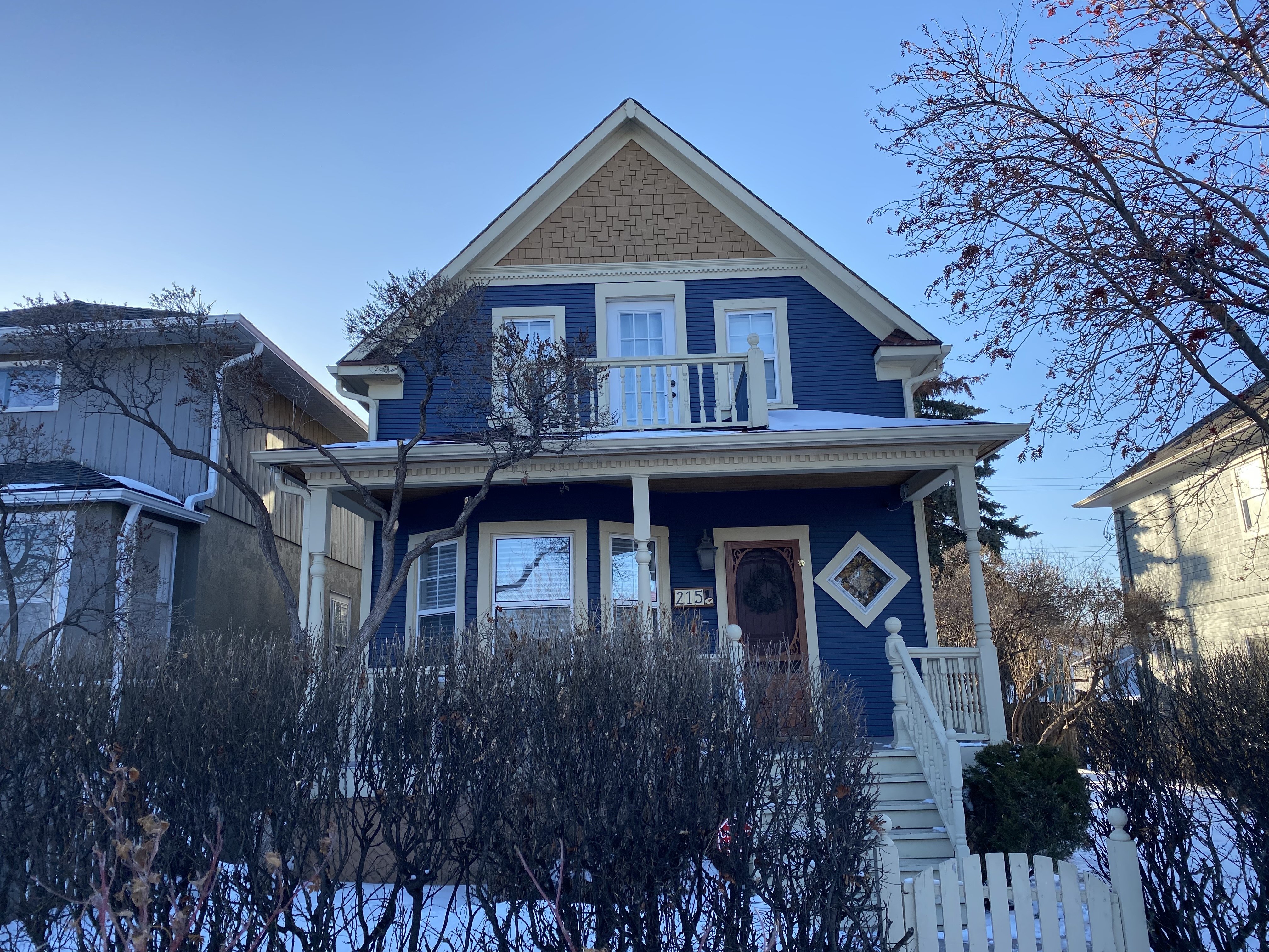 215 7A Street Northeast, Calgary, AB - House for rent