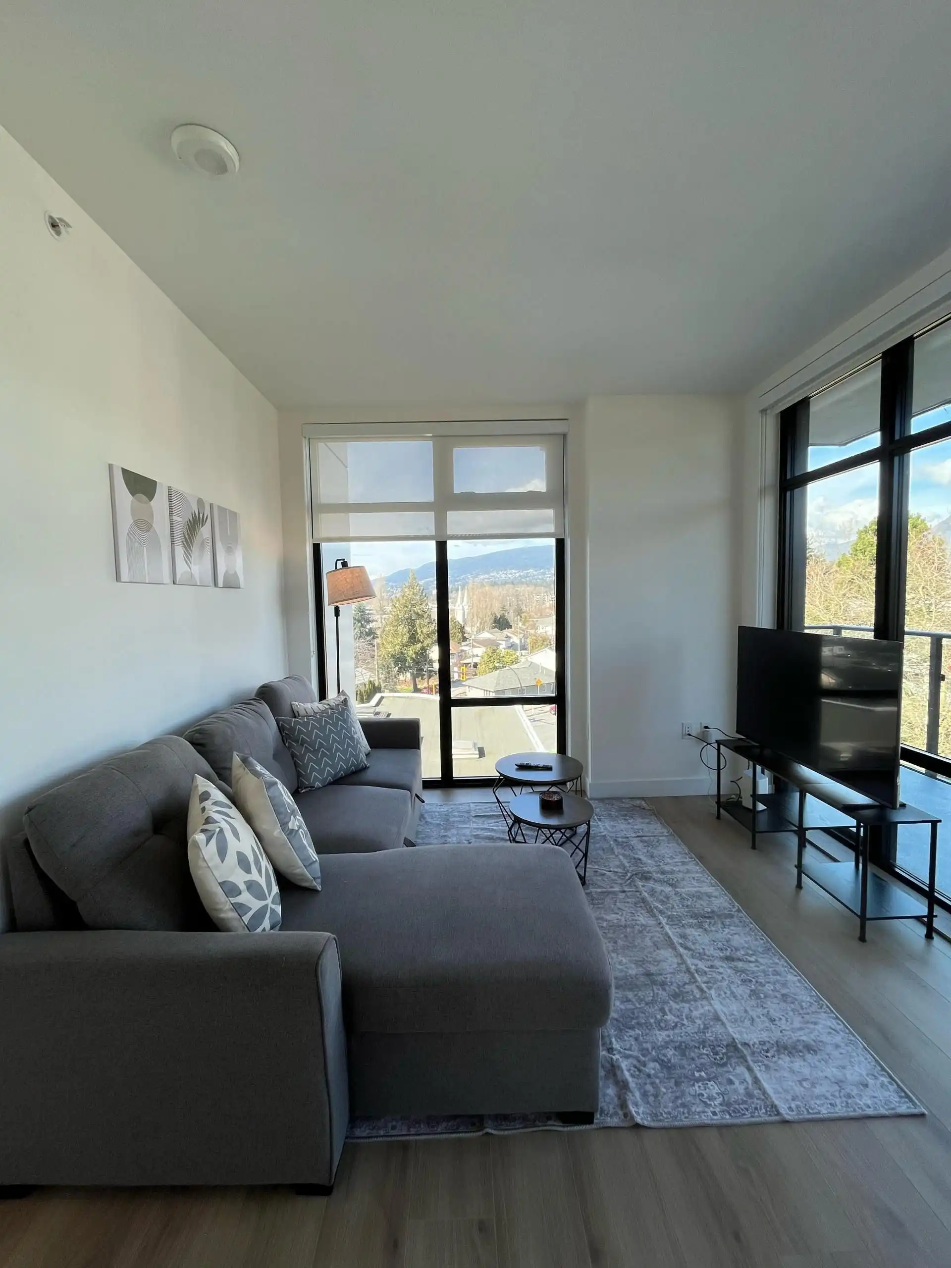 North Vancouver Furnished Condo for Rent - Inviting 1 Bedroom with Mountain Views, Balcony, and Air Conditioning