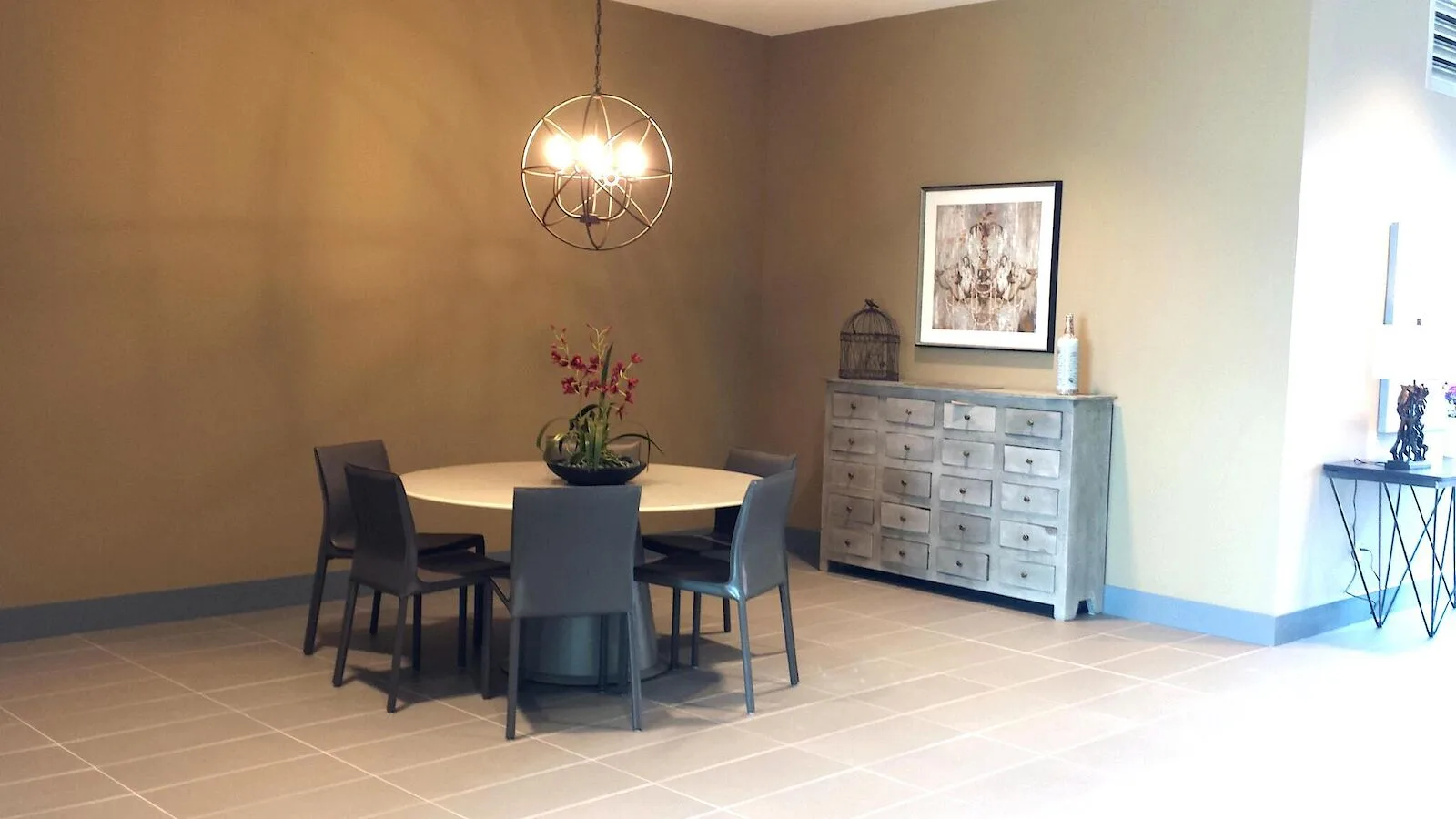 Spacious apartments with 1 and 2 bedroom options. Our floorplans offer plenty of in-suite storage and many units include
