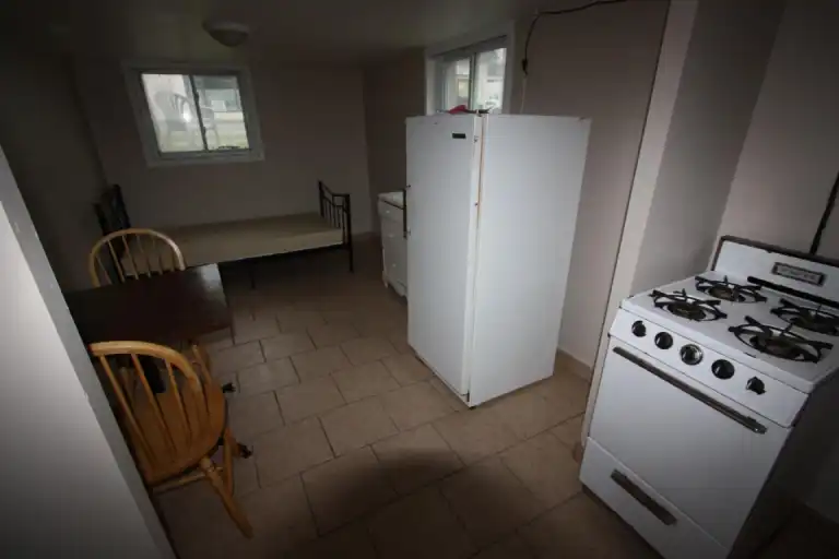 104 Vidal St S -Room