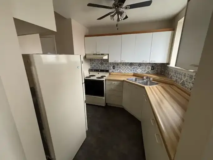 100 Christina St N - 2 bdrm