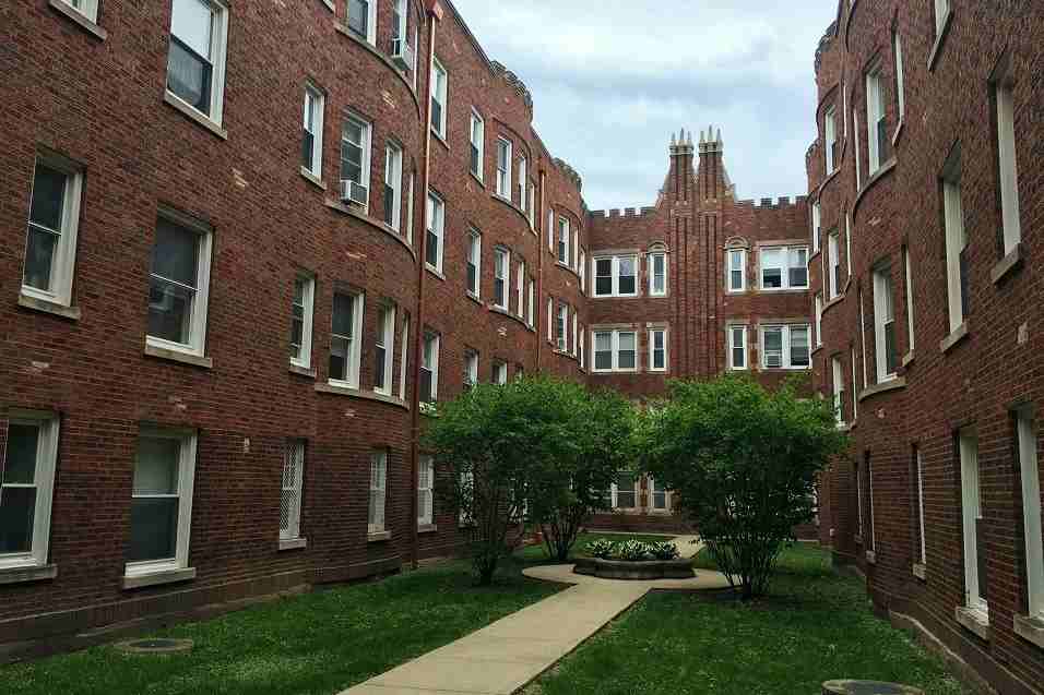 1261 W Argyle